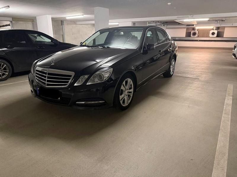Gebraucht Mercedes E200 Avantgarde 184 PS (135 kW) 2010 Schwarz Limousine