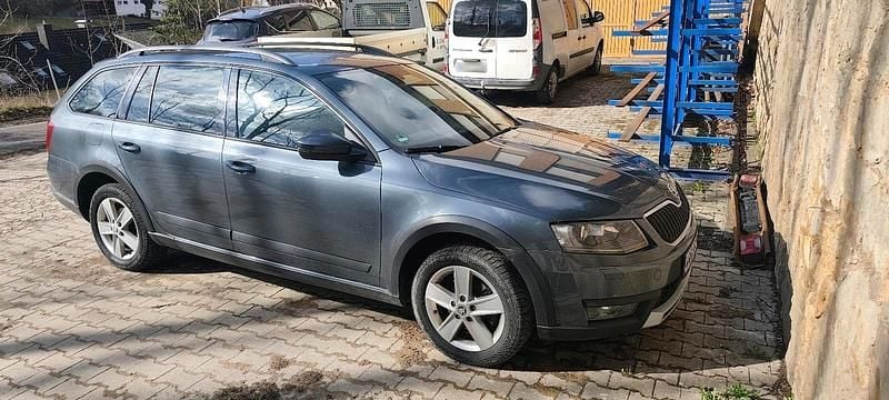 Gebraucht Skoda Octavia Scout 150 PS (110 kW) 2015 Grau Kombi