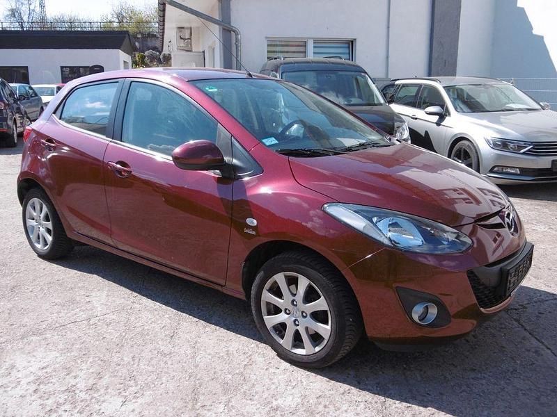 Gebraucht Mazda 2 75 PS (55 kW) 2012 Rot Kleinwagen