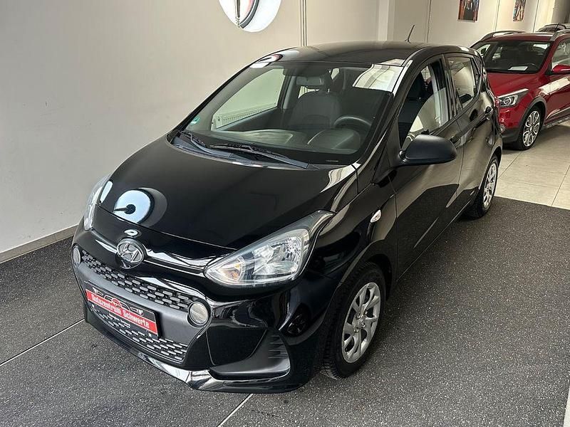 Gebraucht Hyundai i10 67 PS (49 kW) 2018 Schwarz Kleinwagen