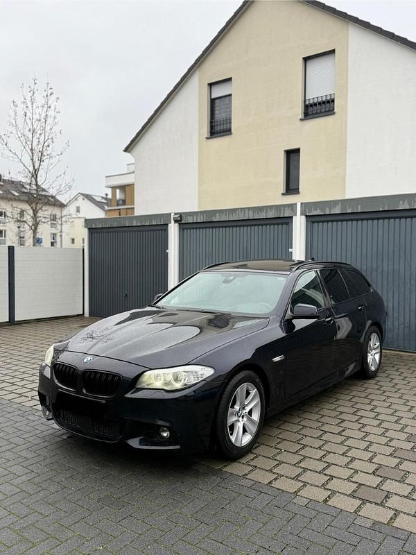 Schwarz Gebraucht 2012 BMW 530 M Sport Kombi | 7.999 € (Guter Preis) - Bild 1/4