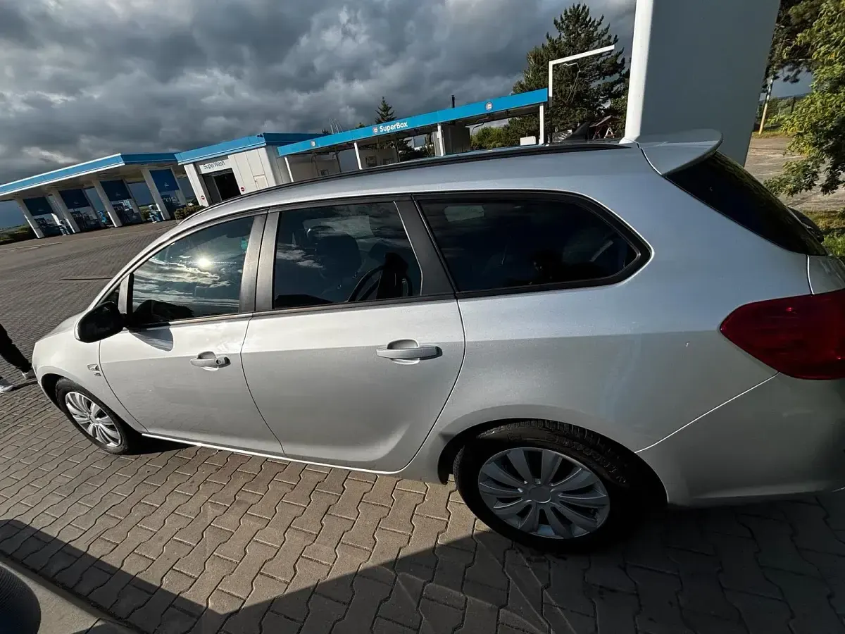 Gebraucht Opel Astra 140 PS (102 kW) 2012 Grau Kombi