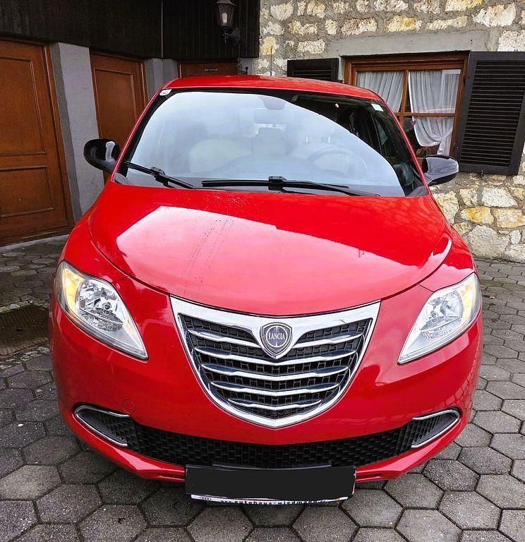 Gebraucht Lancia Ypsilon Gold 69 PS (50 kW) 2013 Rot Kleinwagen