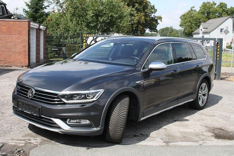 Grau Gebraucht 2019 VW Passat Alltrack Kombi | 22.850 € (Fairer Preis) - Bild 1/4