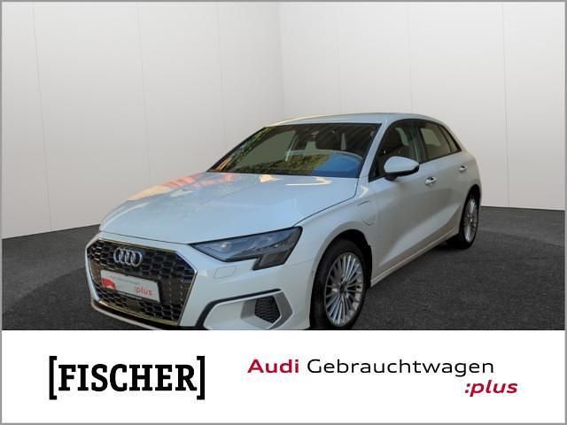 Weiß Gebraucht 2022 Audi A3 Sportback e-tron Advanced Limousine | 24.876 € (Fairer Preis) - Bild 1/4