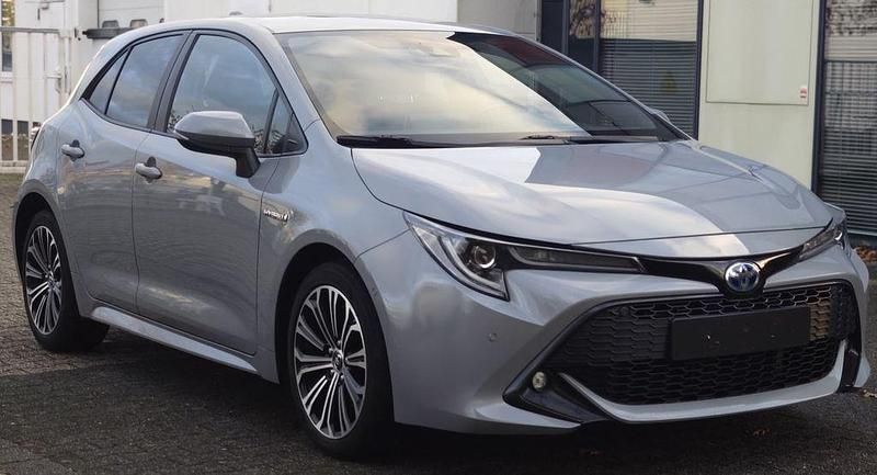 Grau Gebraucht 2019 Toyota Corolla Hybrid Club Limousine | 19.400 € (Fairer Preis) - Bild 1/4