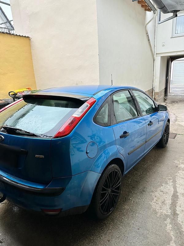 Second-hand Ford Focus 105 CP (77 kW) 2008 Albastru Berlinǎ