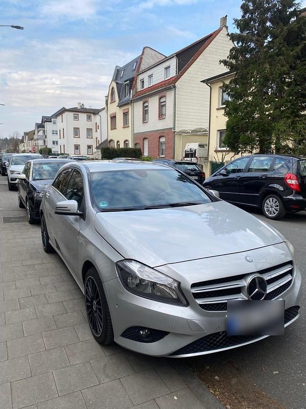Gebraucht Mercedes A180 120 PS (88 kW) 2012 Silber Limousine
