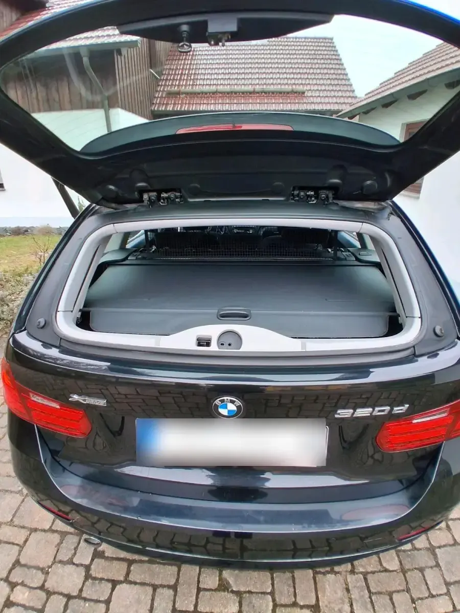 Gebraucht BMW 320 185 PS (136 kW) 2013 Schwarz Kombi