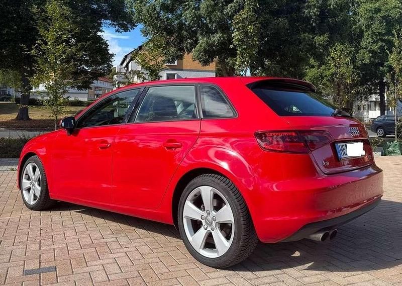 Gebraucht Audi A3 Ambiente 179 PS (131 kW) 2014 Rot Kombi