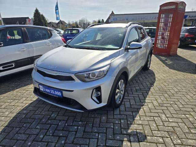 Seidensilber met. (metallic) Gebraucht 2023 Kia Stonic Vision SUV | 17.775 € (Fairer Preis) - Bild 1/2