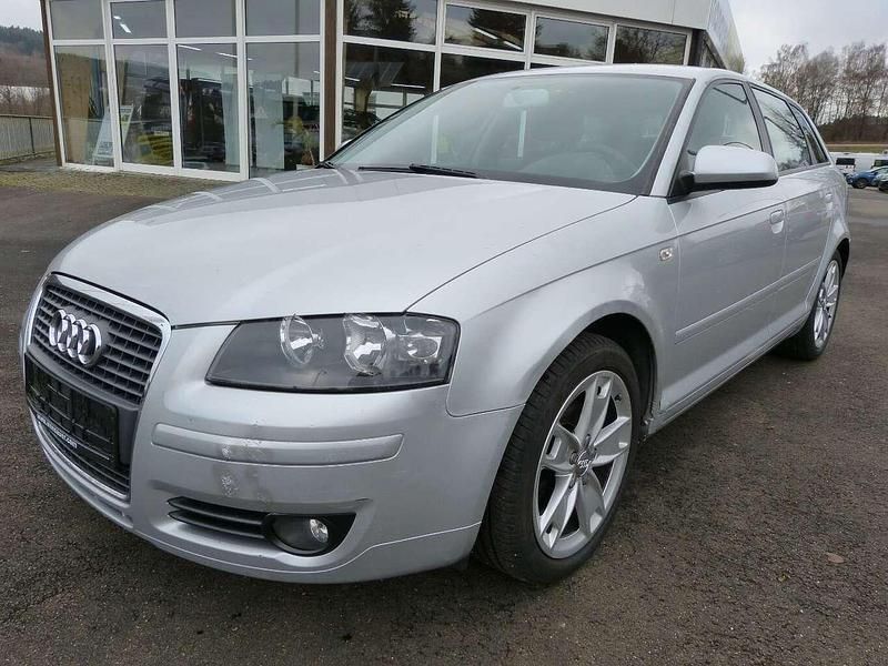 Gebraucht Audi A3 Attraction 140 PS (102 kW) 2008 Eissilber metallic Kleinwagen