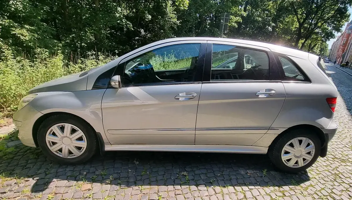 Gebraucht Mercedes B200 136 PS (100 kW) 2005 Silber Van / Kleinbus