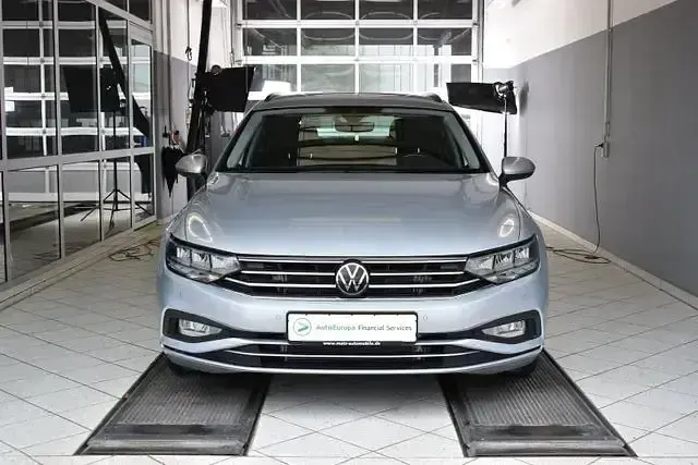 Gebraucht VW Passat Business 150 PS (110 kW) 2022 Silber Kombi