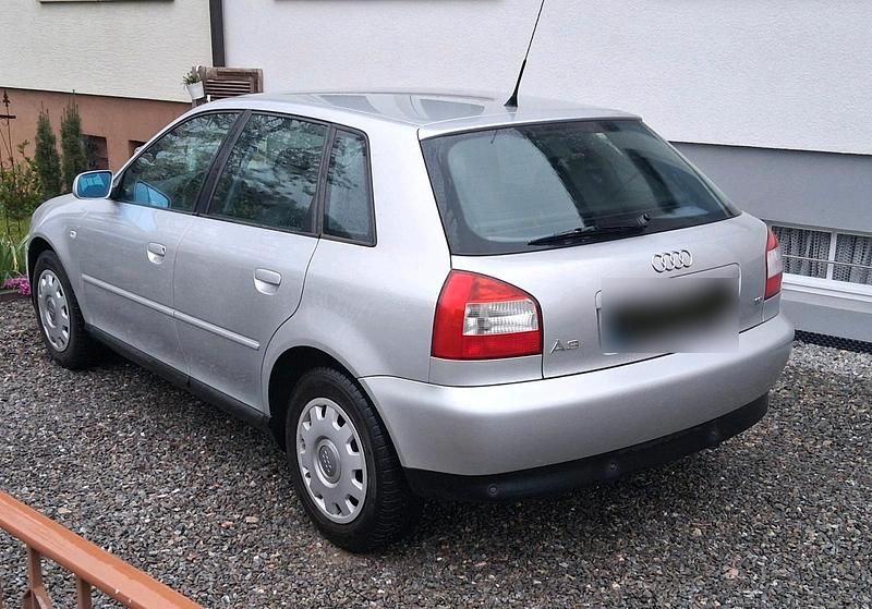 Gebraucht Audi A3 Attraction 102 PS (75 kW) 2001 Silber Kleinwagen