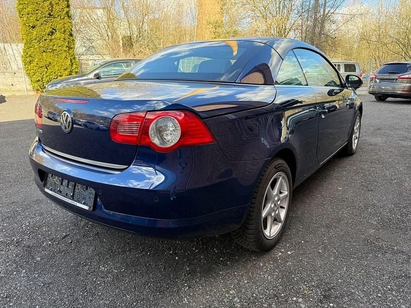 Usata VW Eos 150 CV (110 kW) 2007 Blu Cabrio