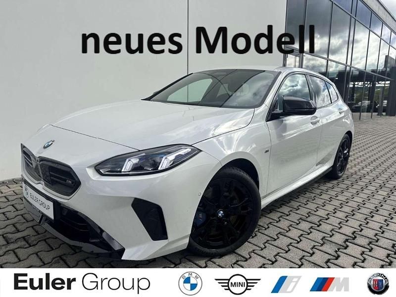 Alpinweiss iii Gebraucht 2024 BMW 135 Kleinwagen | 42.733 € (Teuer) - Bild 1/4