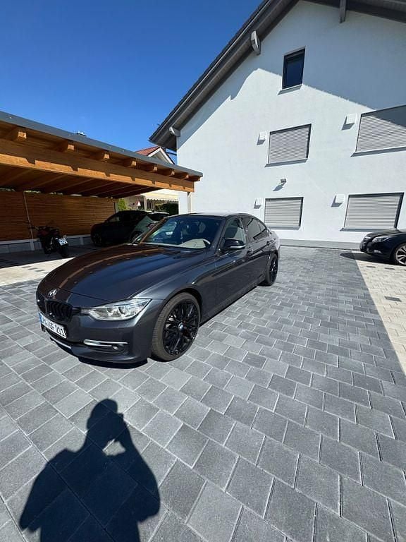 Gebraucht BMW 320 184 PS (135 kW) 2012 Grau Limousine