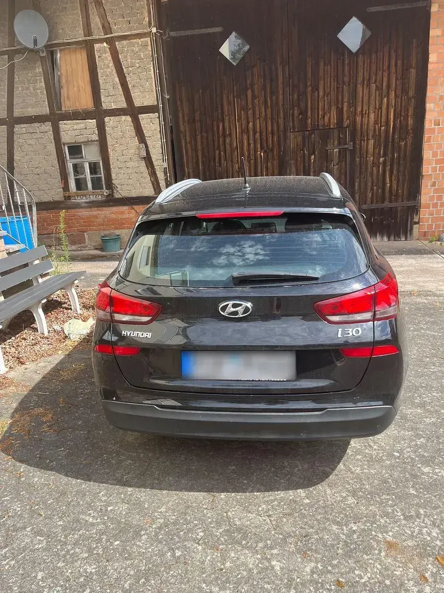 Gebraucht Hyundai i30 120 PS (88 kW) 2017 Schwarz Limousine