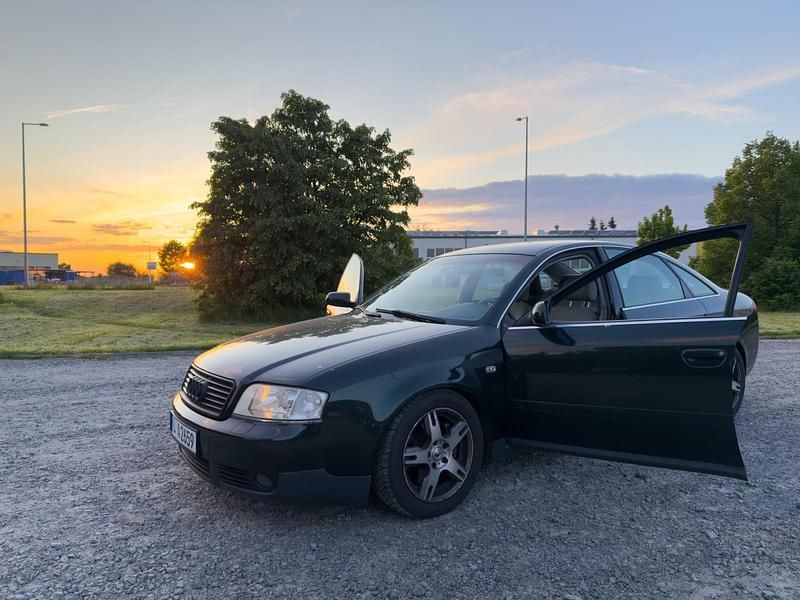 Grün Gebraucht 2001 Audi A6 Limousine | 2.323 € (Fairer Preis) - Bild 1/2