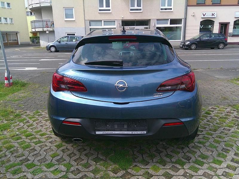 Gebraucht Opel Astra 140 PS (102 kW) 2013 Blau