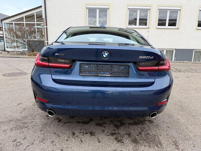 Gebraucht BMW 320 Sport Line 190 PS (139 kW) 2021 Blau Limousine