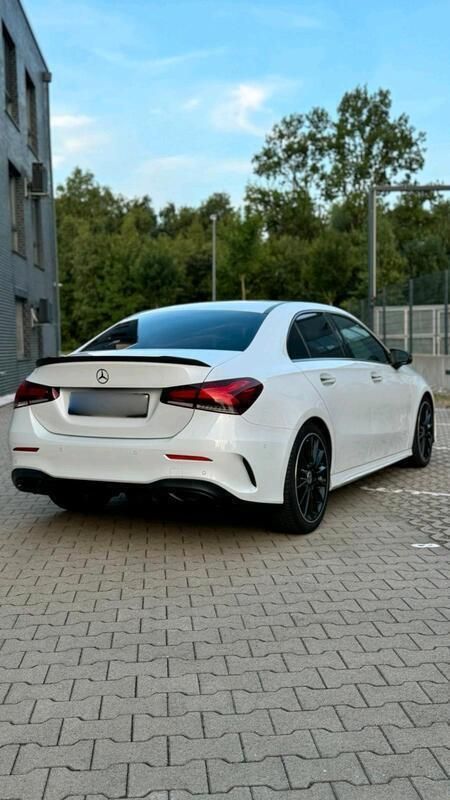 Weiß Gebraucht 2020 Mercedes A220 AMG line Limousine | 27.500 € (Fairer Preis) - Bild 1/4