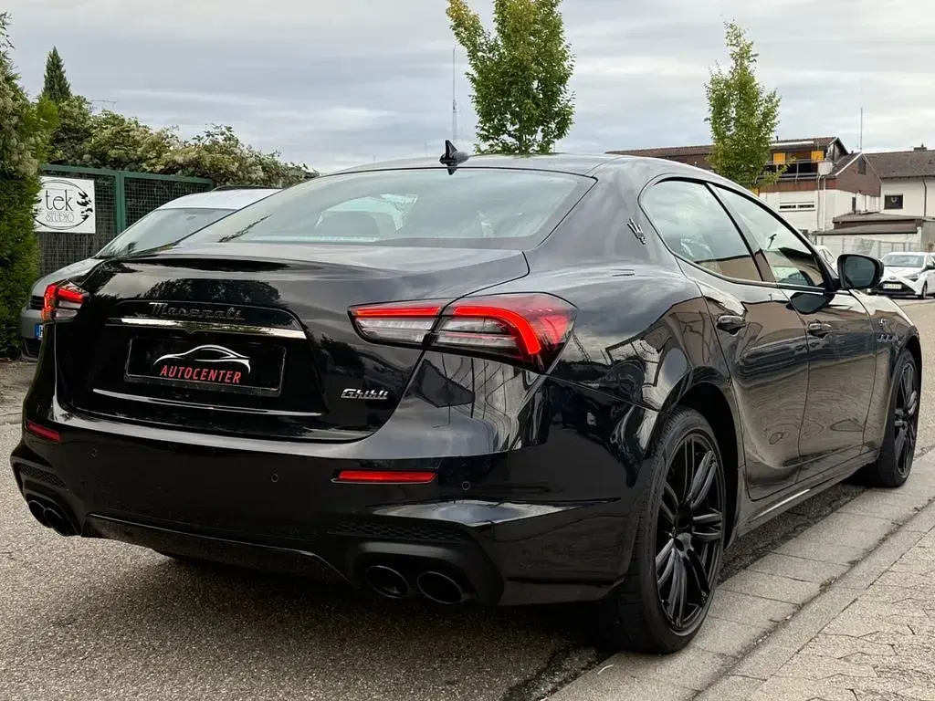 Gebraucht Maserati Ghibli GT 330 PS (242 kW) 2022 Schwarz Limousine