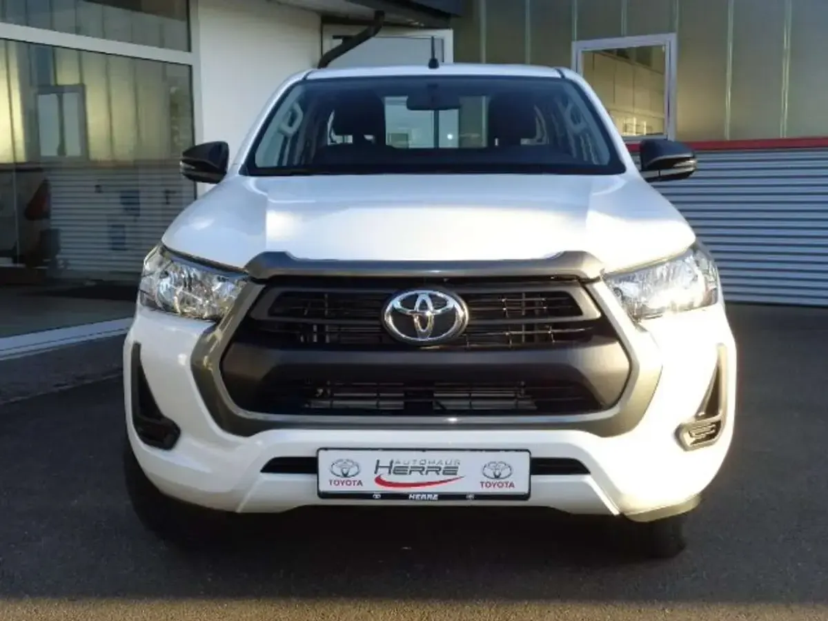 Gebraucht Toyota HiLux Cool 150 PS (110 kW) 2023 Super white 2 Pickup