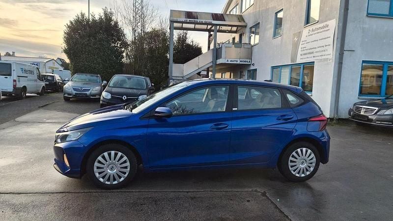 Blau Gebraucht 2021 Hyundai i20 Select Limousine | 10.750 € (Superpreis) - Bild 1/4