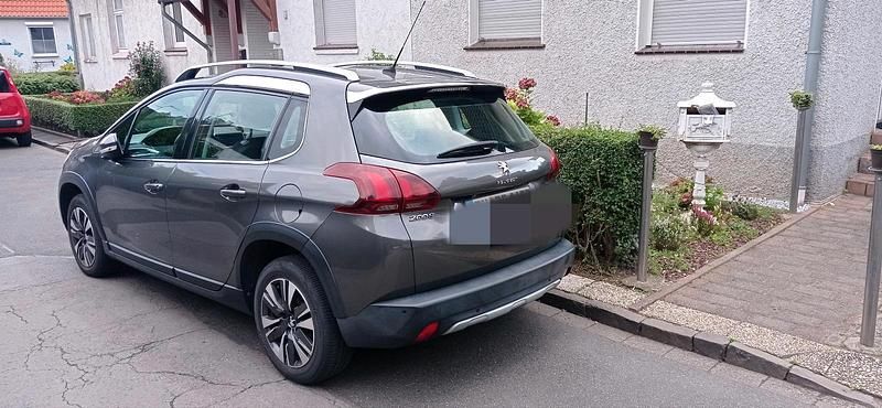 Grau Gebraucht 2018 Peugeot 2008 SUV | 10.485 € (Fairer Preis) - Bild 1/4