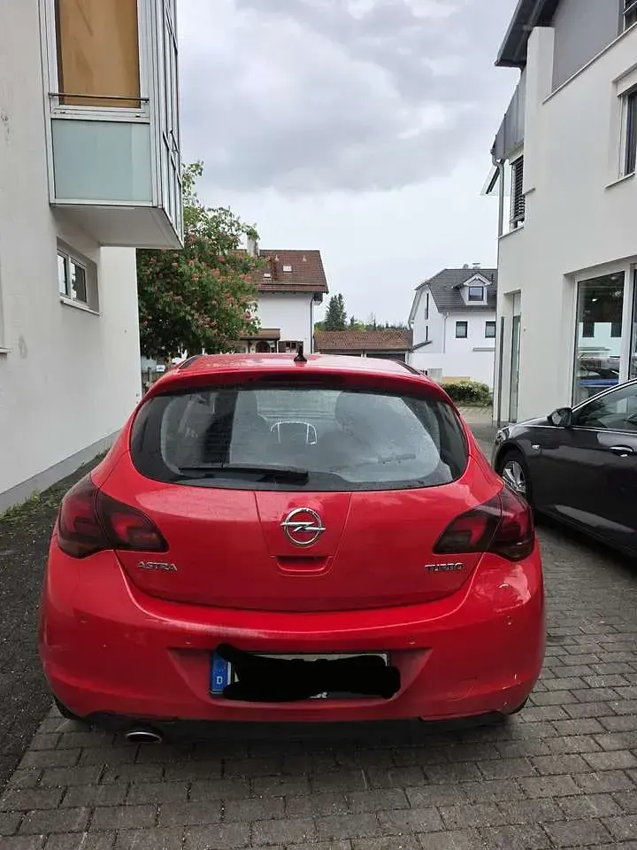 Usata Opel Astra Sport 179 CV (131 kW) 2011 Rosso Utilitaria