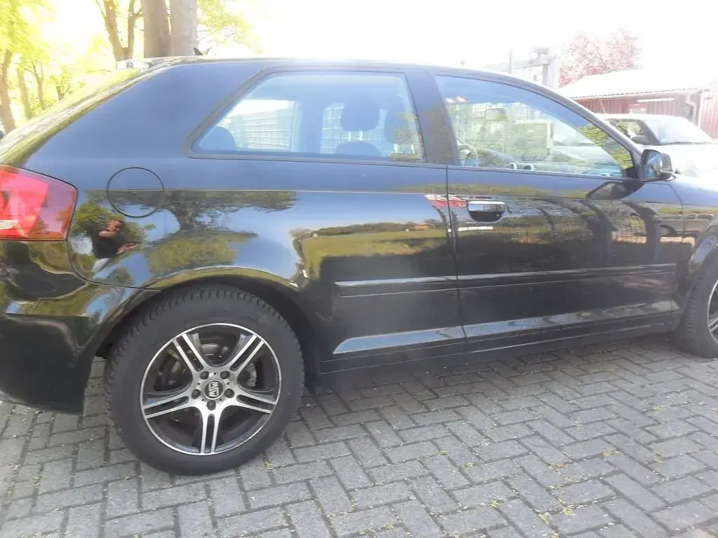 Gebraucht Audi A3 Attraction 105 PS (77 kW) 2011 Schwarz Kleinwagen