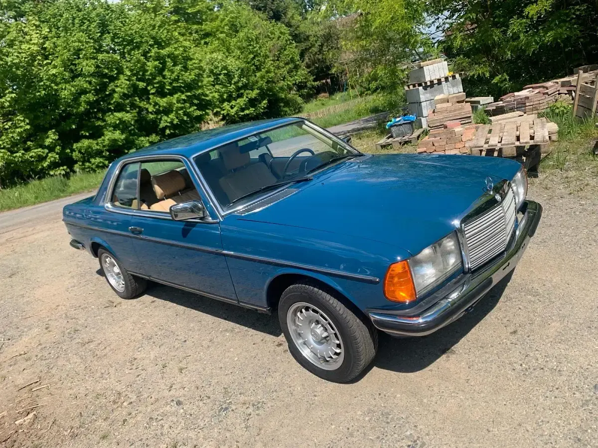 Gebraucht Mercedes 230 109 PS (80 kW) 1979 Blau Coupé