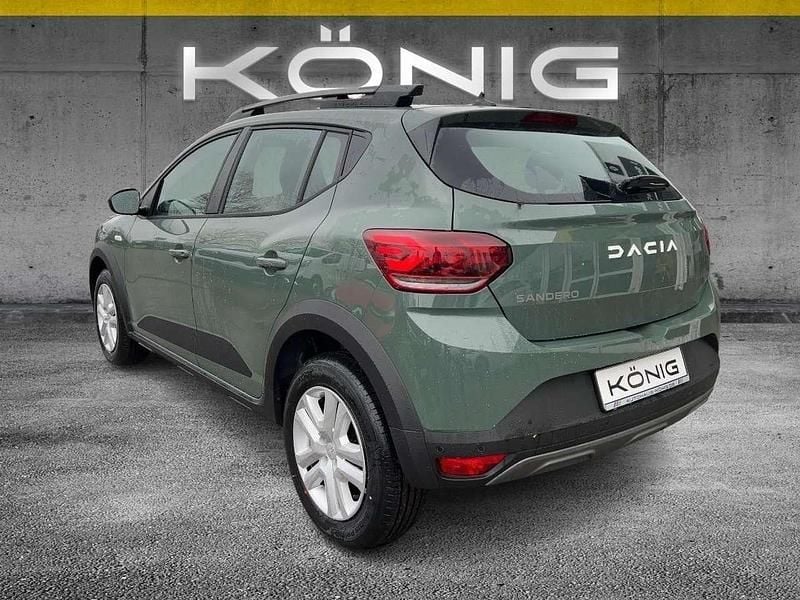 Używany Dacia Sandero Expression 91 KM (66 kW) 2024 Zielony Sedan/Limuzyna