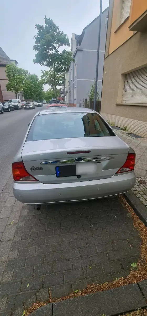 Gebraucht Ford Focus 100 PS (73 kW) 2000 Grau Limousine