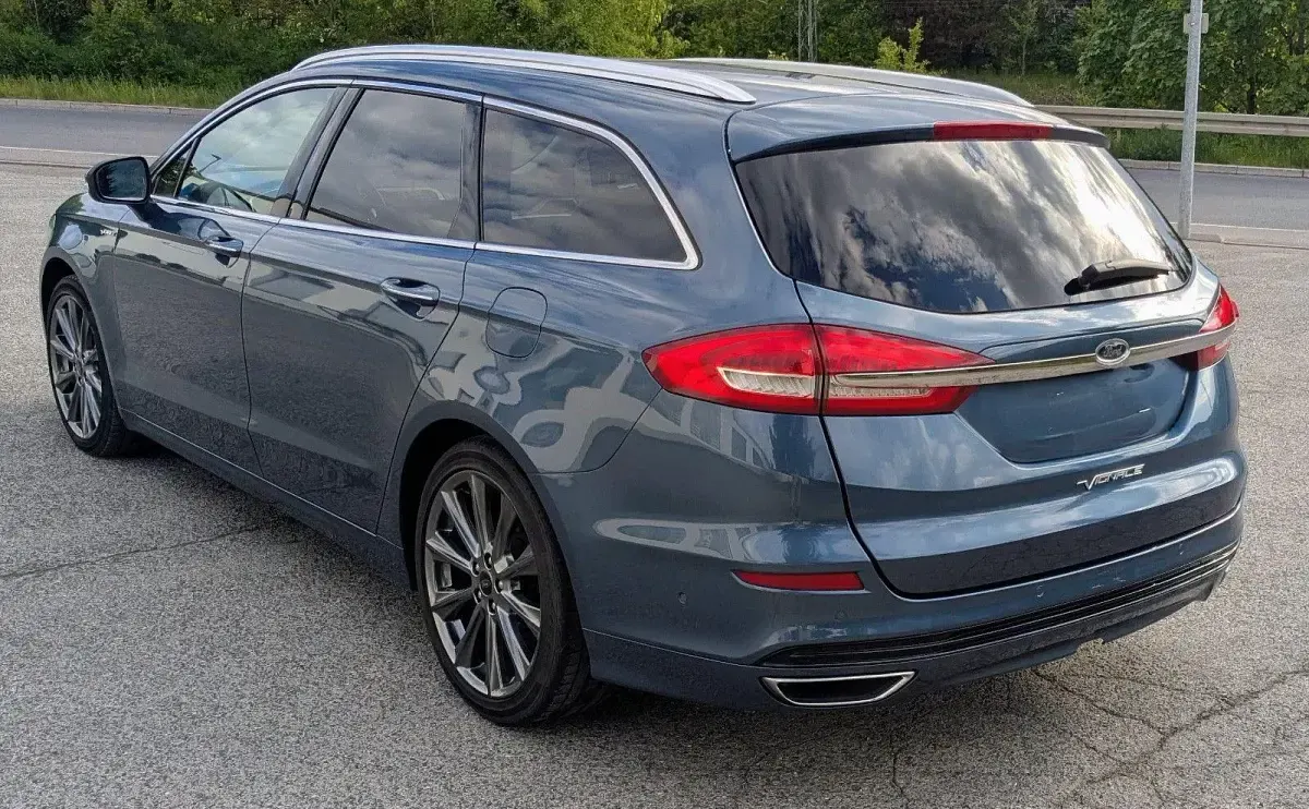 Gebraucht Ford Mondeo Vignale 179 PS (131 kW) 2018 Blau Kombi