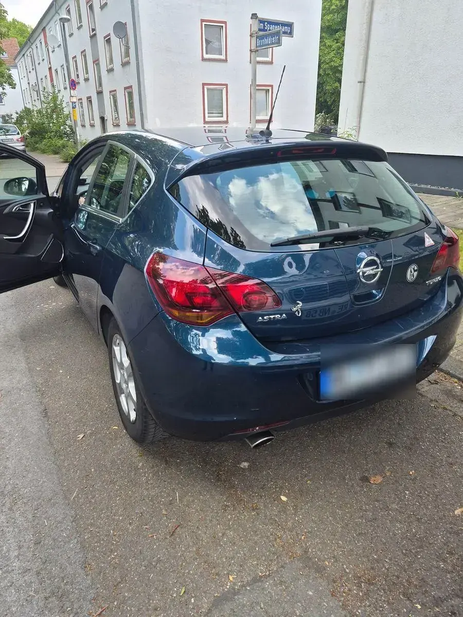 Gebraucht Opel Astra Sport 179 PS (131 kW) 2011 Blau Limousine