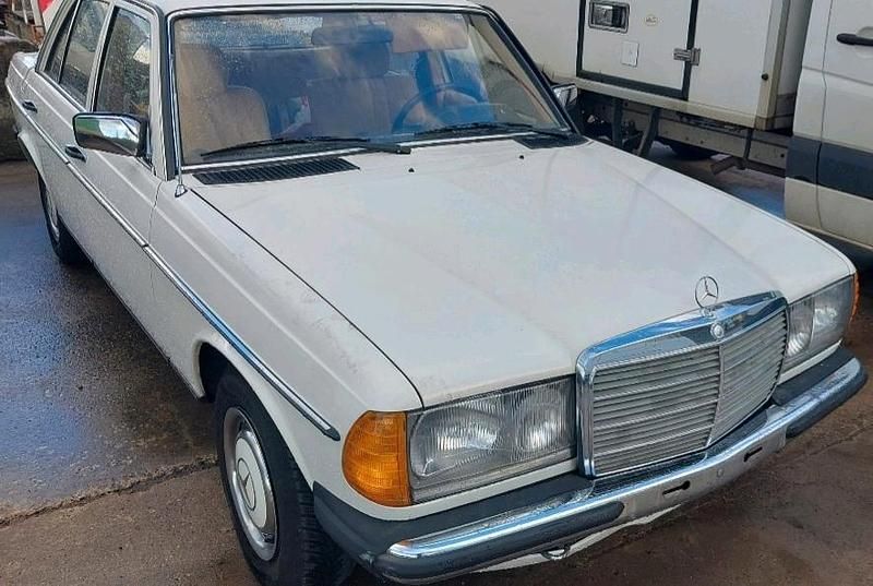 Gebraucht Mercedes 200 60 PS (44 kW) 1983 Weiß Limousine