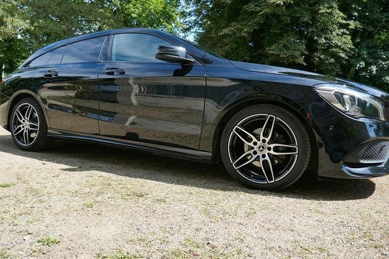 Schwarz Gebraucht 2018 Mercedes CLA180 AMG line Limousine | 14.300 € (Guter Preis) - Bild 1/4