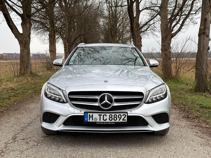 Silber Gebraucht 2019 Mercedes C200 Limousine | 19.600 € (Fairer Preis) - Bild 1/4