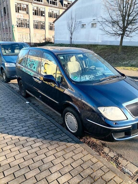 Blau Gebraucht 2002 Lancia Phedra Van / Kleinbus | 650 € - Bild 1/4