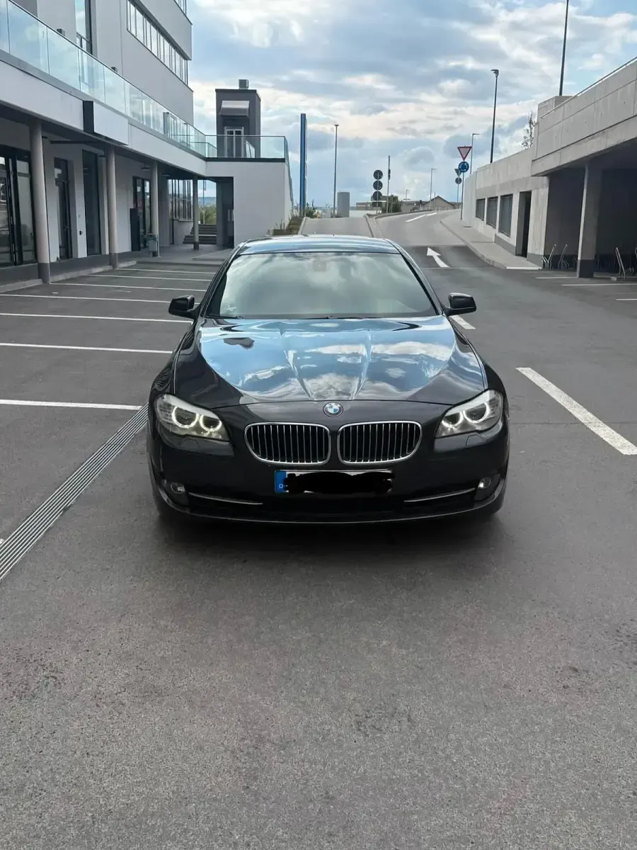 Gebraucht BMW 523 204 PS (150 kW) 2011 Schwarz Limousine
