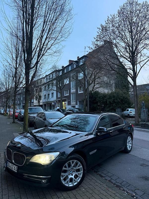 Gebraucht BMW 730 258 PS (189 kW) 2015 Blau Limousine