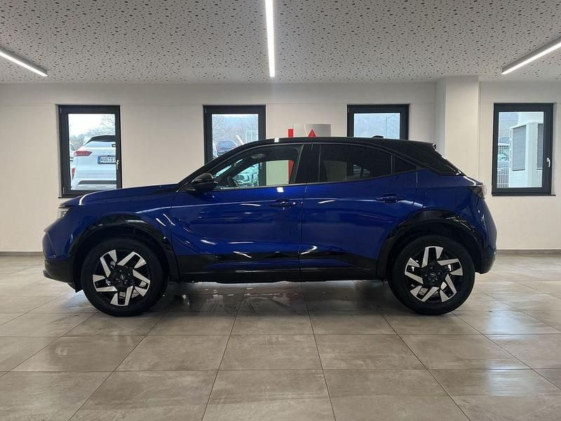 Neu Opel Mokka 131 PS (96 kW) 2026 Kolibri blau / dach schwarz SUV