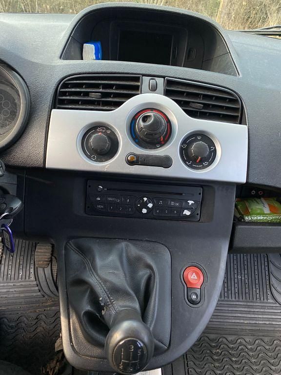 Gebraucht Renault Kangoo Authentique 75 PS (55 kW) 2011 Weiß Van / Kleinbus