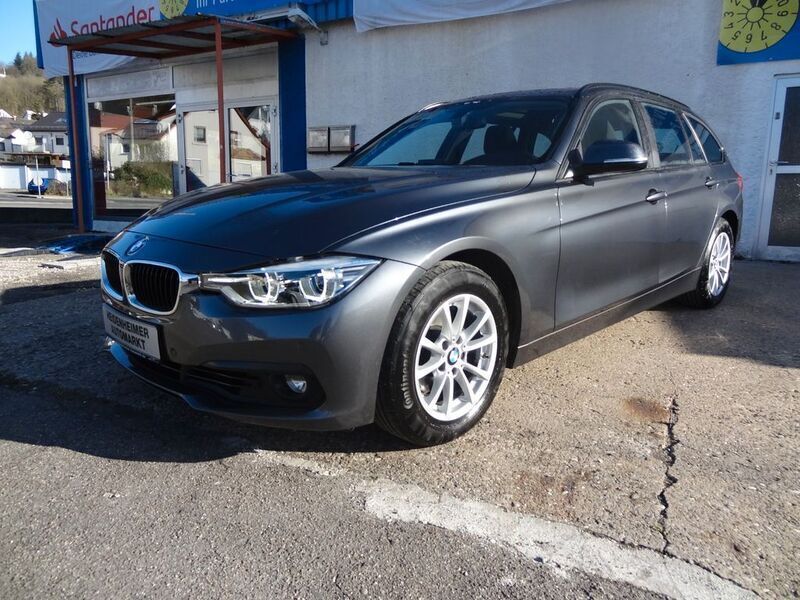 Grau Gebraucht 2018 BMW 320 Limousine | 18.990 € (Guter Preis) - Bild 1/4