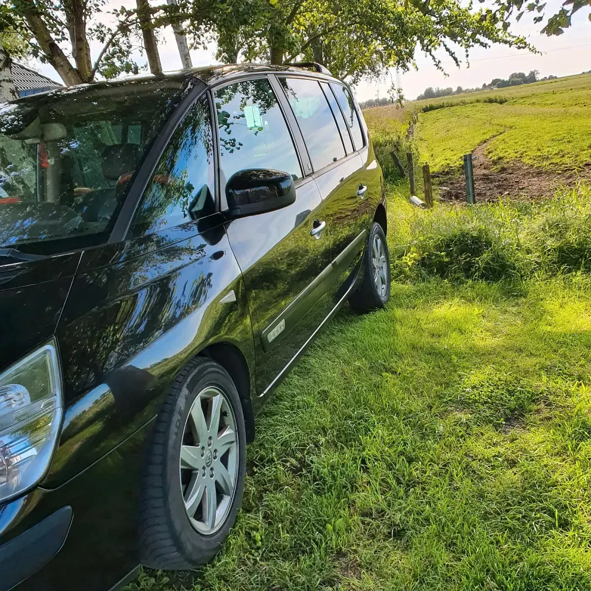 Gebraucht Renault Espace 173 PS (127 kW) 2010 Schwarz Van / Kleinbus