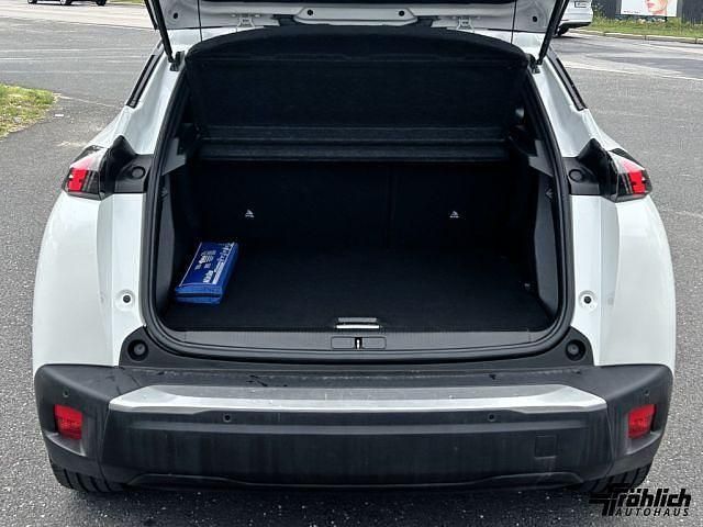 Gebraucht Peugeot e-2008 Allure 100 kW (136 PS) 2021 Perlmutt weiß perleffekt SUV