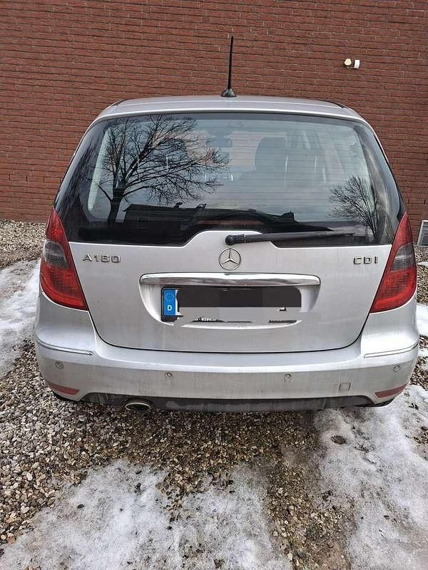 Gebraucht Mercedes A180 Avantgarde 109 PS (80 kW) 2011 Silber Limousine